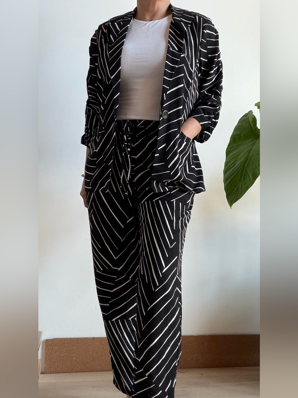 Black & White Geometric woven  Pants - and Jacket  set never worn